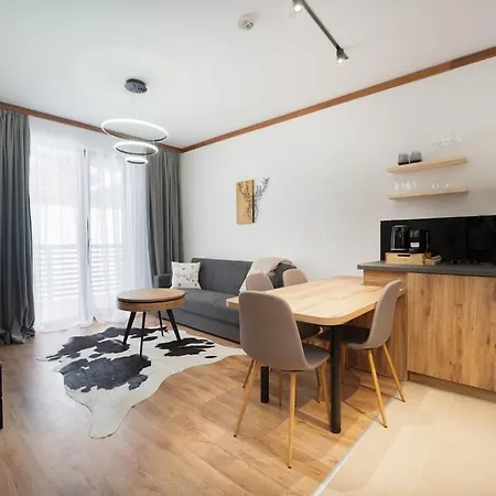 Host2u Highland Hideaway