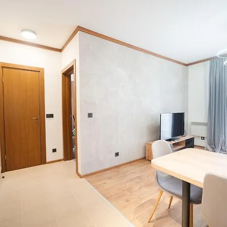 Host2u Highland Hideaway