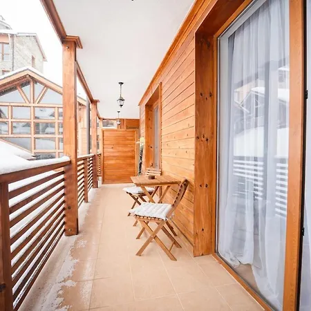 Host2u Highland Hideaway *